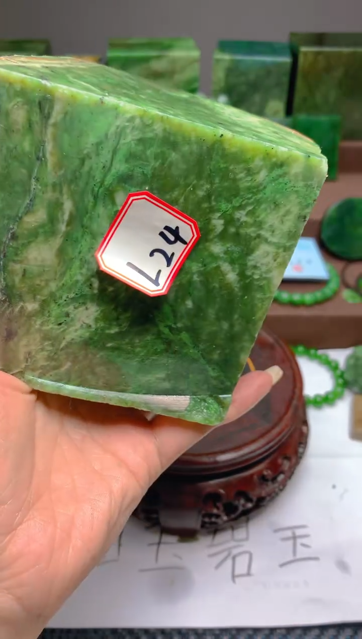 【闪购商品】和田玉（碧玉）未镶嵌珠宝半成品1