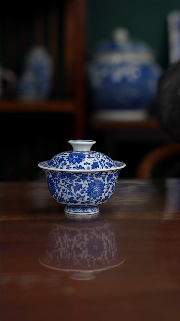 晓月窑青花缠枝盖碗