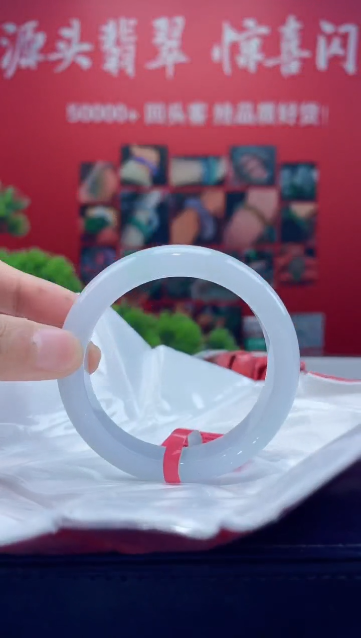 翡翠手镯未镶嵌手镯6