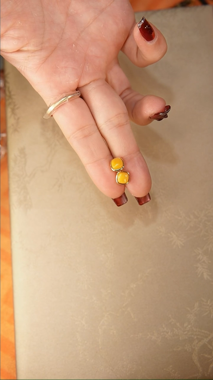 【闪购商品】琥珀耳饰银S925镶嵌耳饰