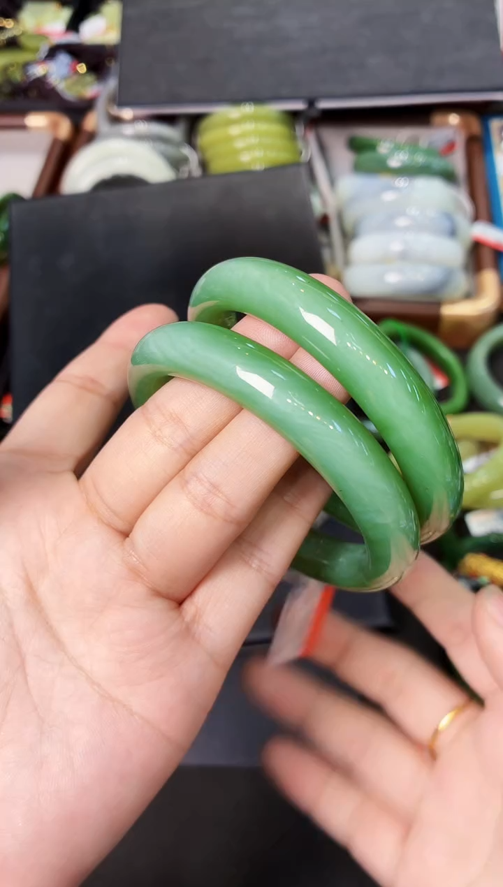 未镶嵌手镯和田玉彩**飞59多样性发一