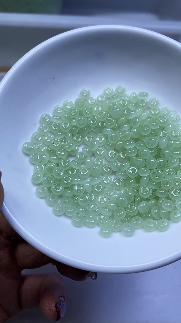 未镶嵌散珠玛瑙/玉髓E922 果绿玛瑙算盘2*4mm100个8元