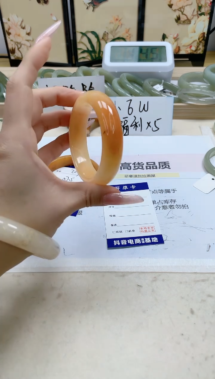 【闪购商品】石英质玉手镯未镶嵌204/53.9