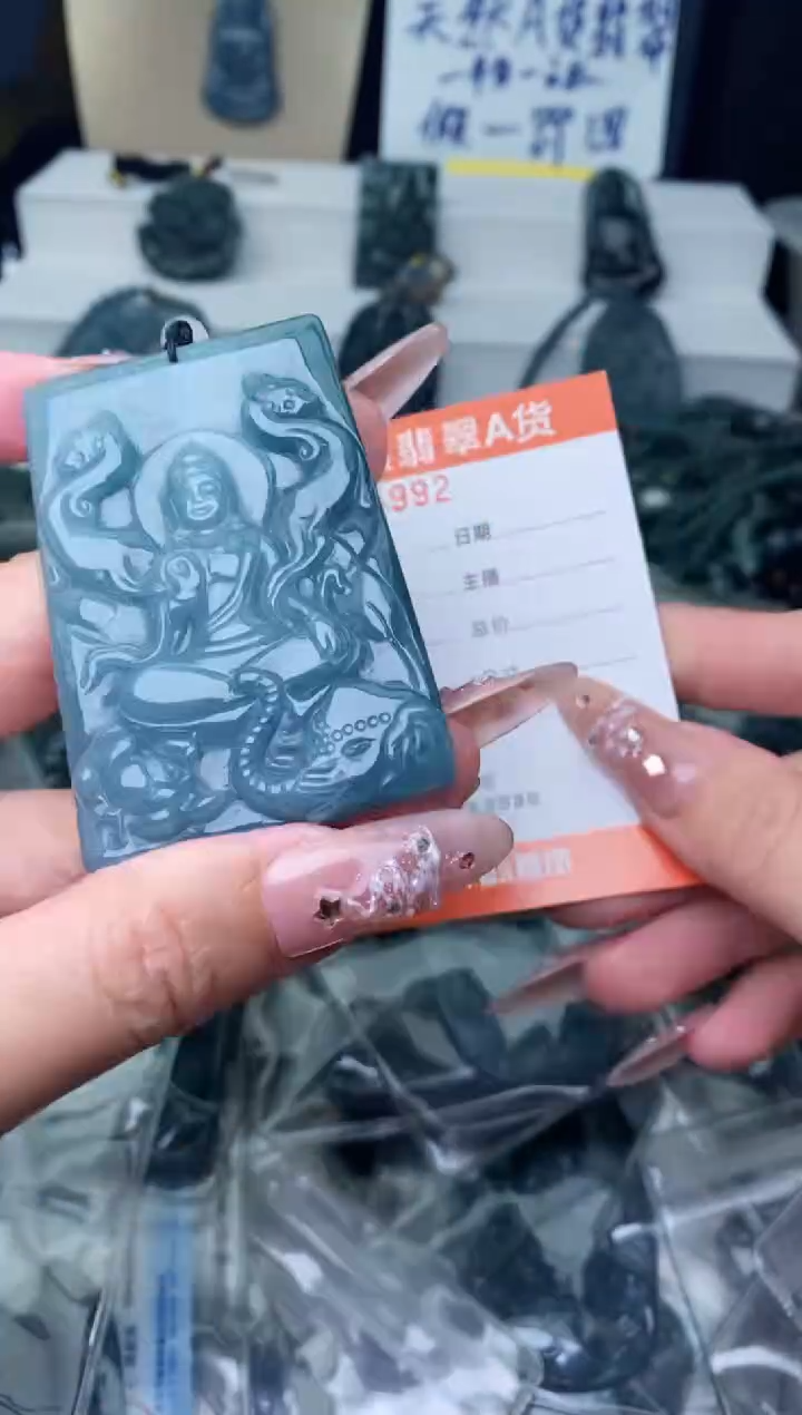 【闪购商品】翡翠颈饰未镶嵌··············