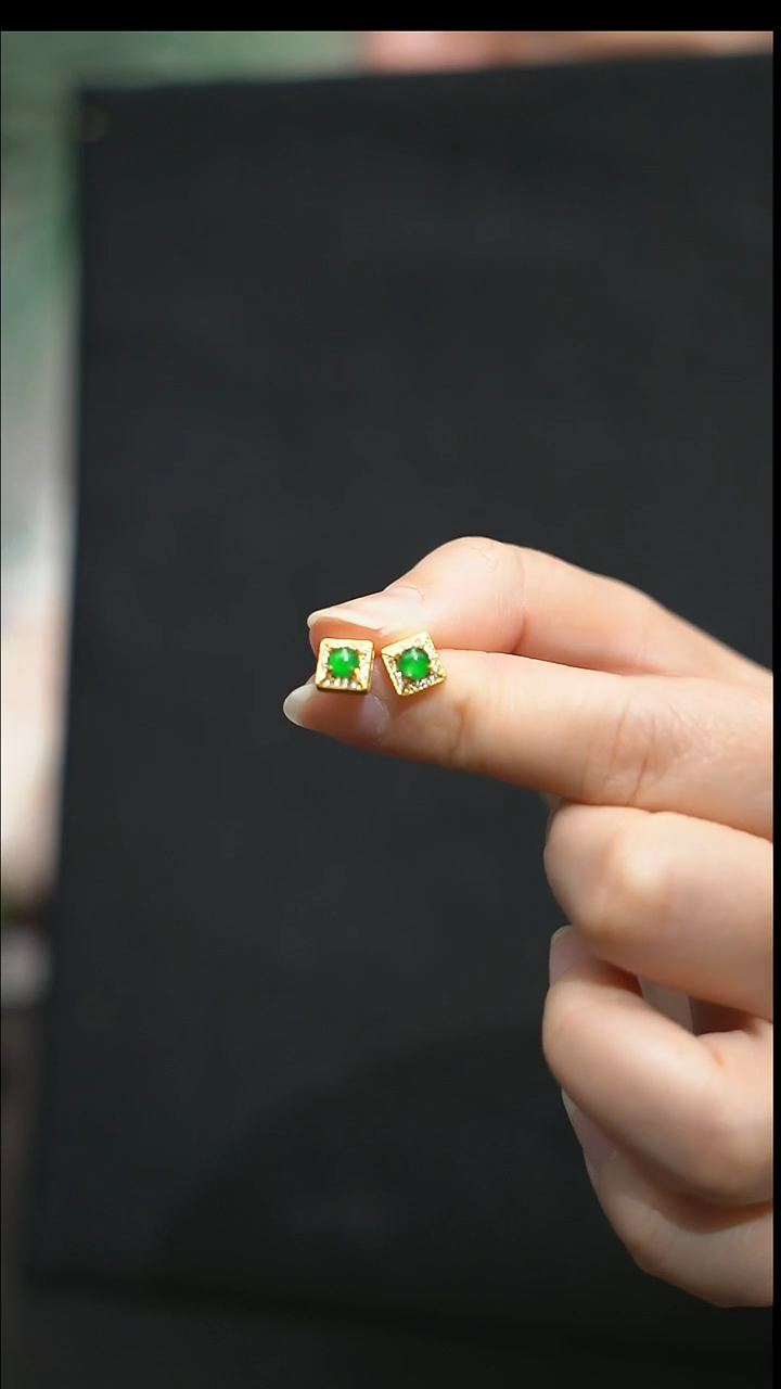 颈饰未镶嵌翡翠耳钉