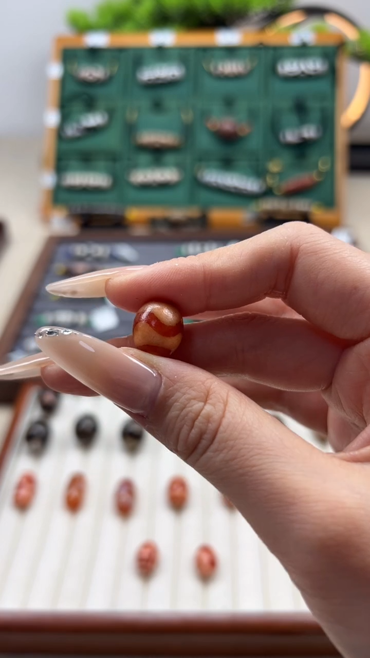 玛瑙/玉髓（覆膜）颈饰未镶嵌Q****。31微瑕随机发货