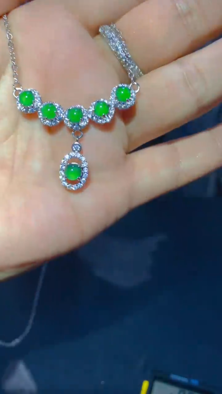 【闪购商品】翡翠吊坠(赠链)未镶嵌0967807480多样性发其一