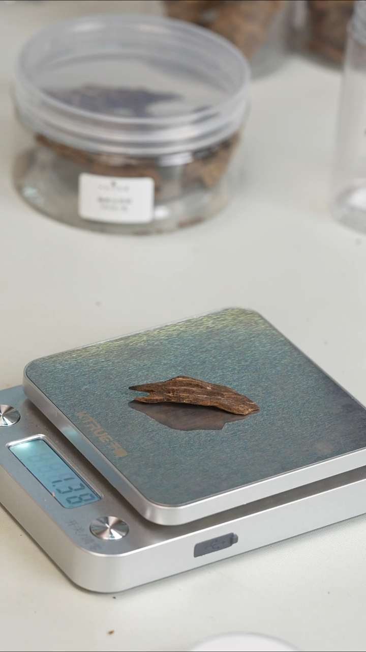 沉香沉香碎屑柬埔寨菩萨树心油 1.38g