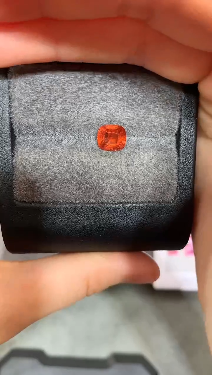 【闪购商品】定制尖晶石裸石未镶嵌枕型 纯橙色调 2.04ct