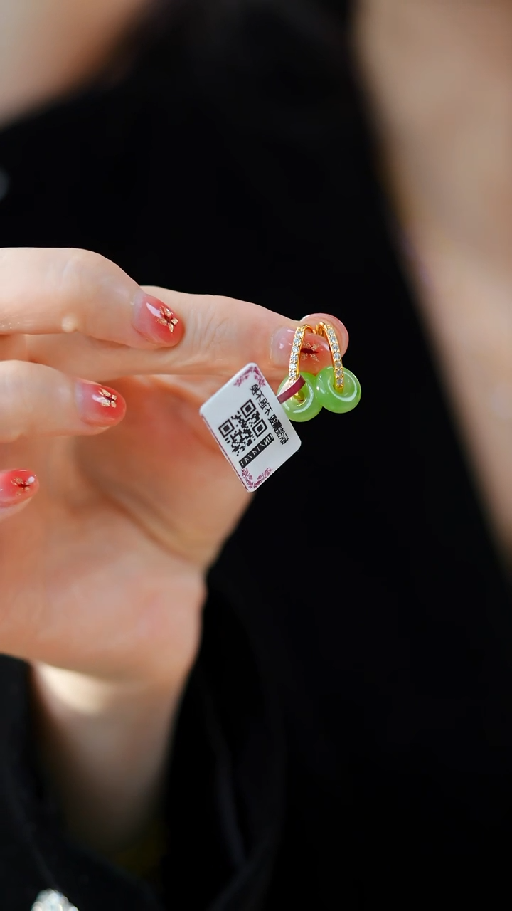 颈饰未镶嵌和田玉苹果绿甜甜圈耳扣HNZ14741