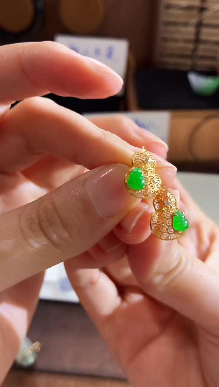 18K金镶嵌翡翠耳饰耳饰