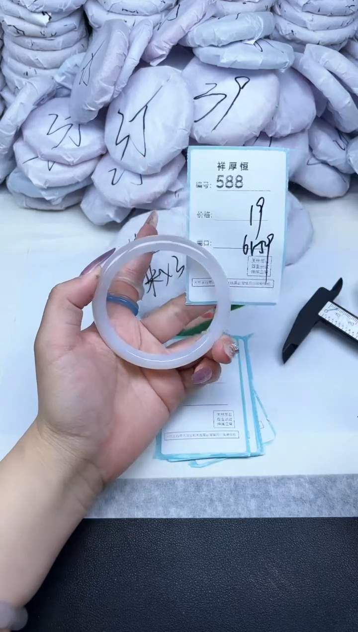 玛瑙/玉髓手镯未镶嵌588