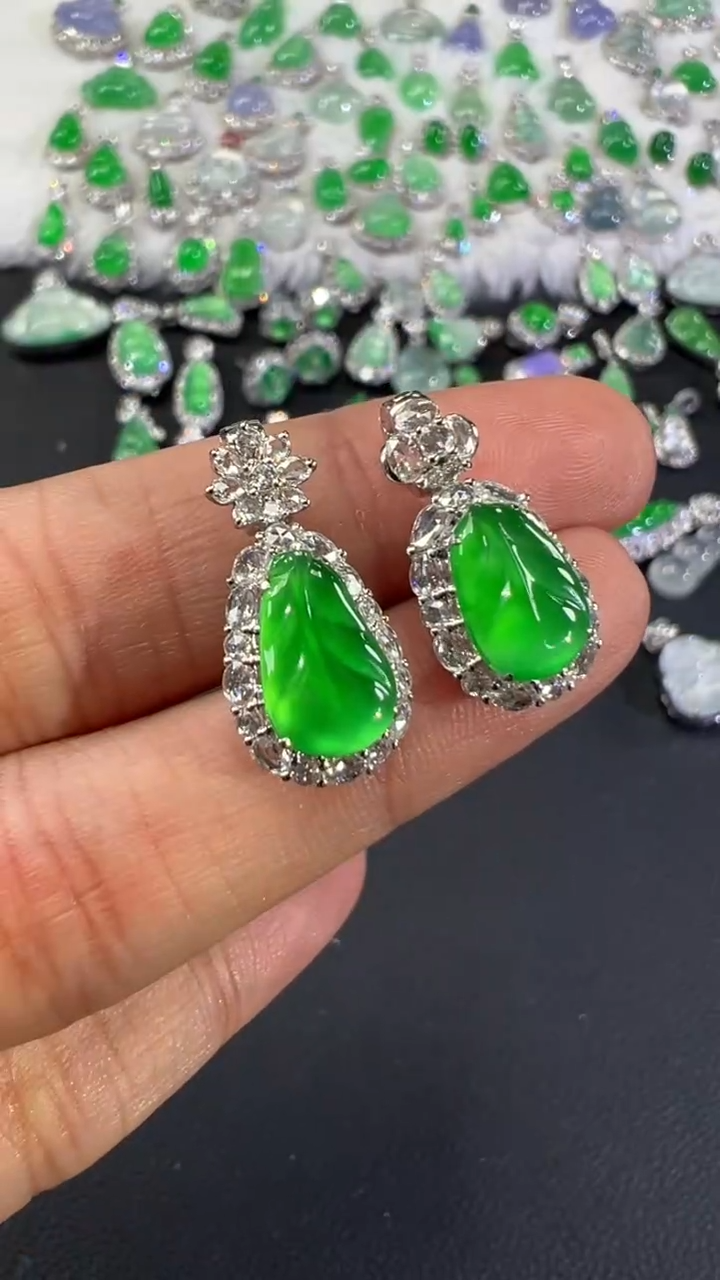 吊坠(不含链)18K金镶嵌翡翠A22|27800（多样性发其一）