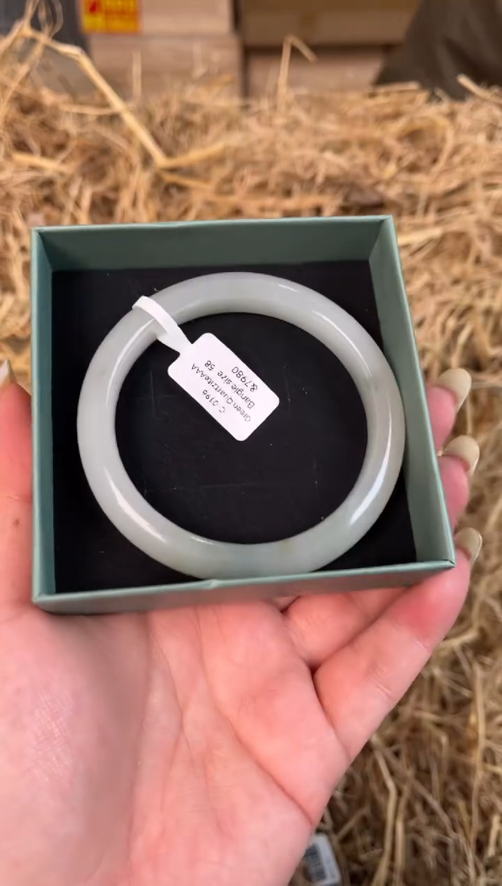 未镶嵌手镯石英质玉C-0196