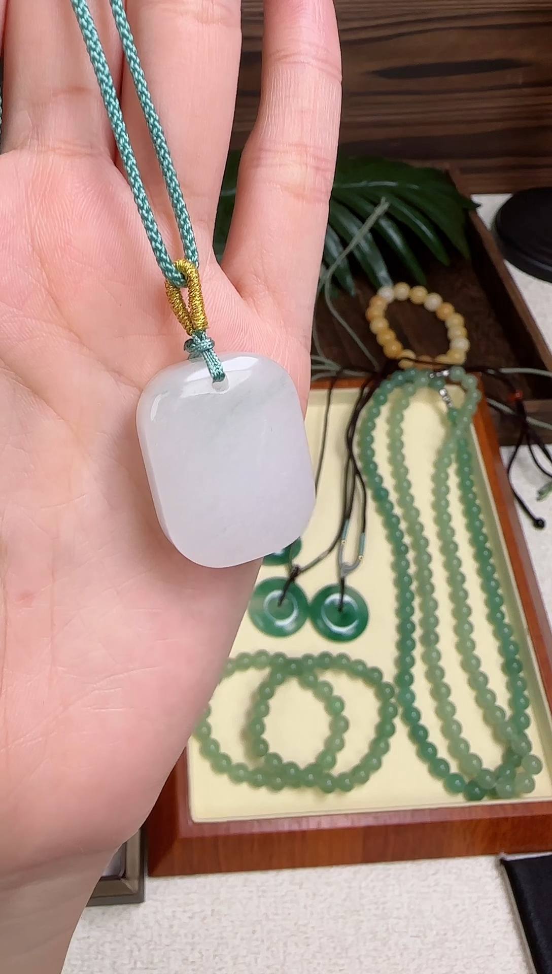 【闪购商品】石英质玉手串未镶嵌无事牌