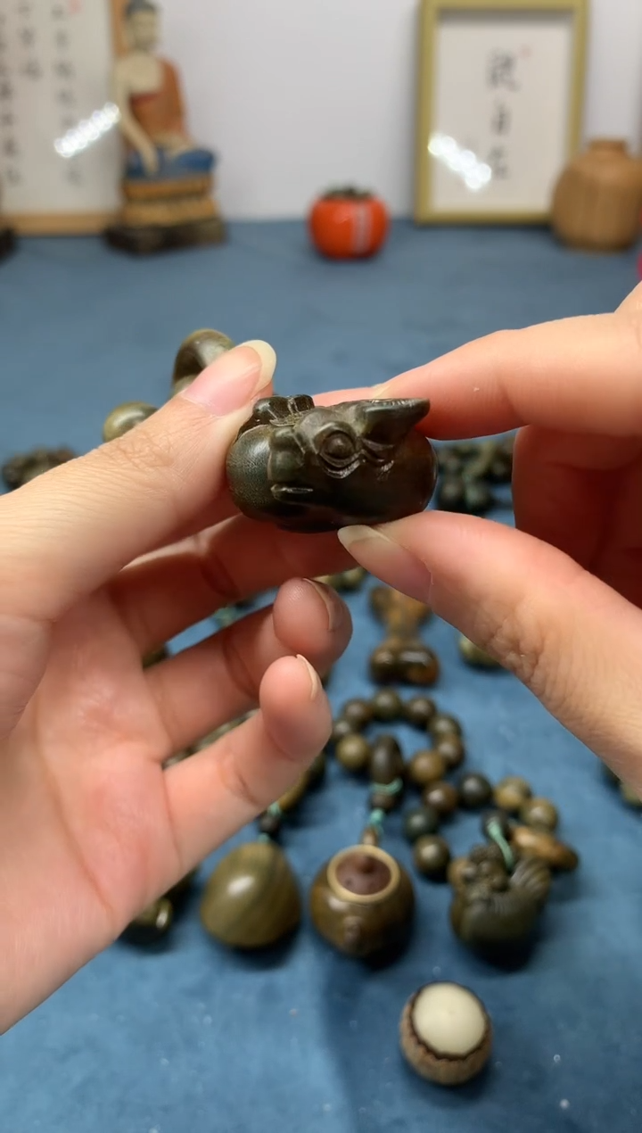 【闪购商品】维腊木（绿檀）把件数你牛 盘玩件