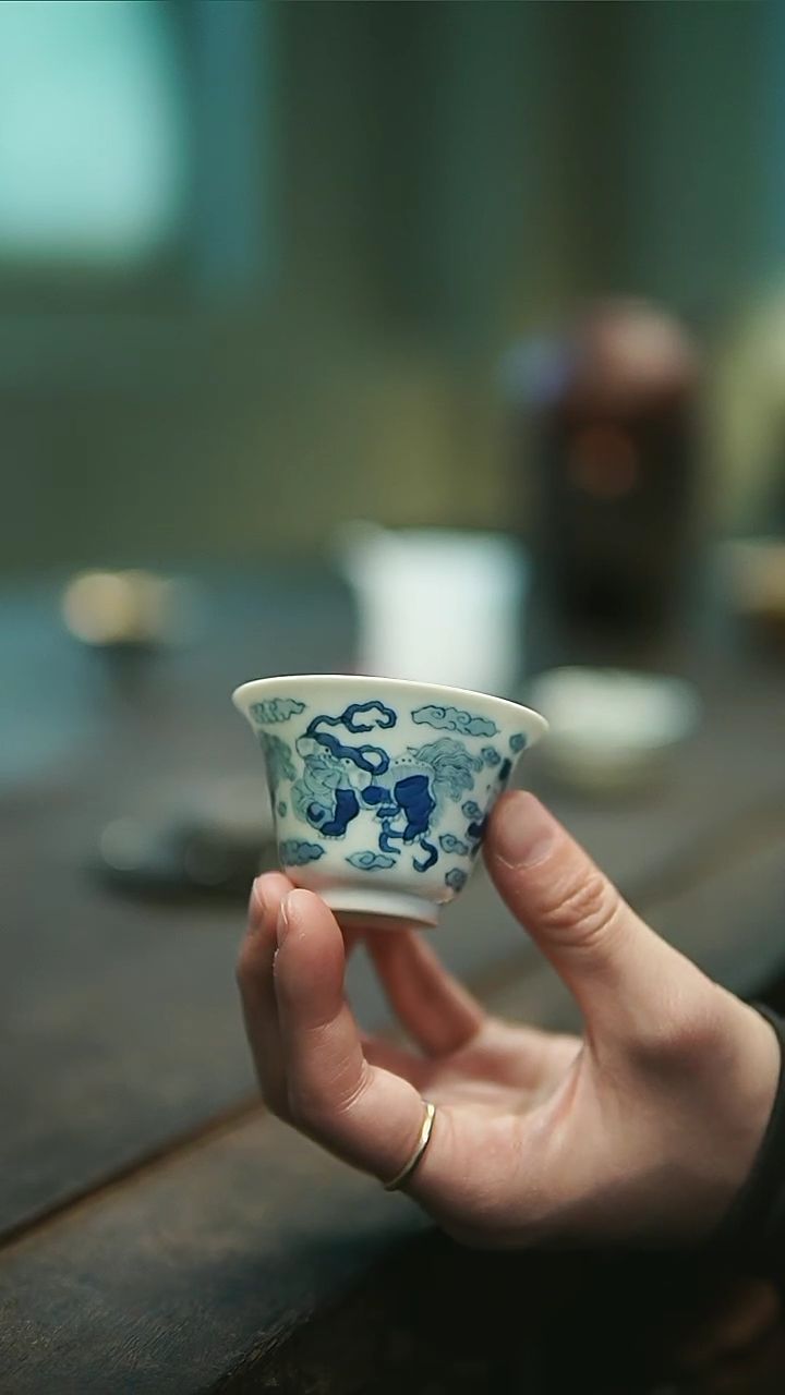 【闪购商品】陋影青花狮纹杯杯