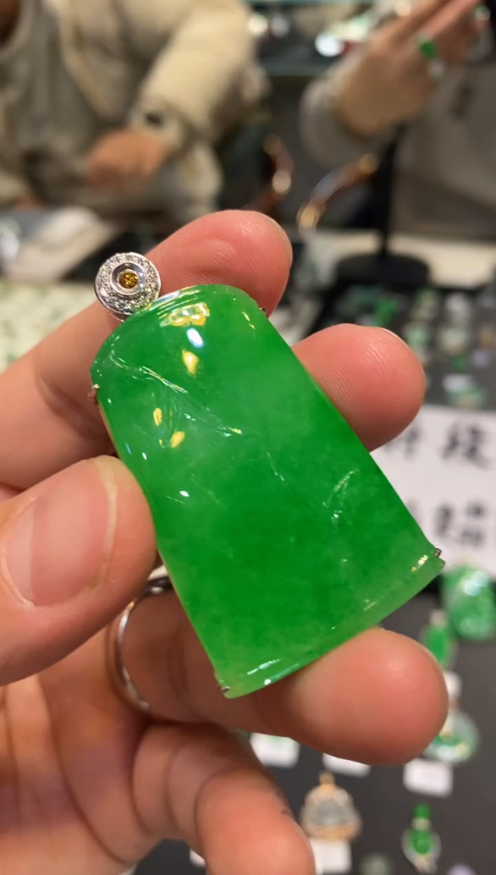 【闪购商品】翡翠颈饰18K金镶嵌竹节