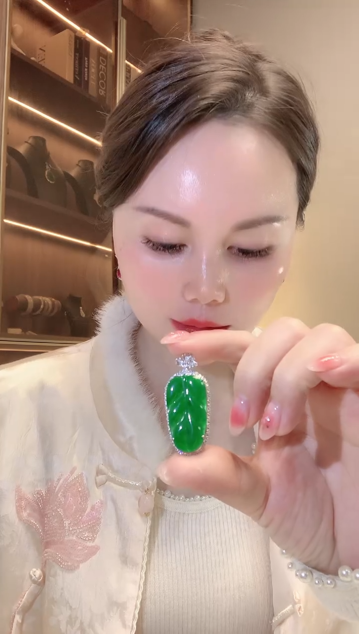 【闪购商品】翡翠吊坠(不含链)18K金镶嵌F68 