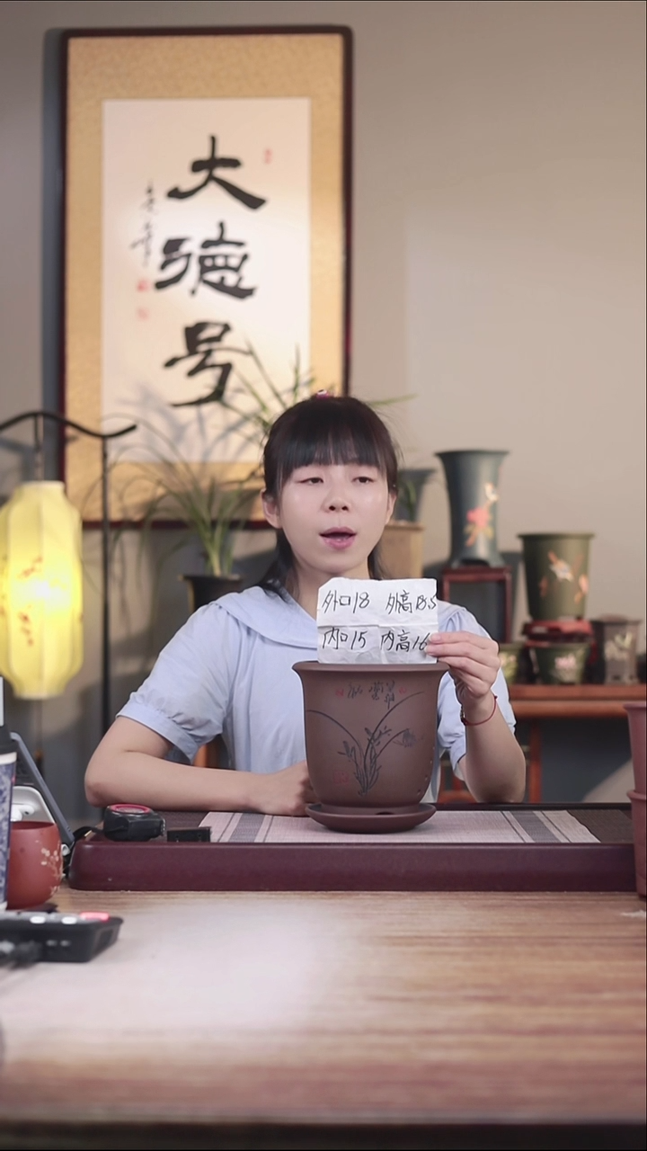 紫砂花盆紫泥刻绘小金钟一只带托