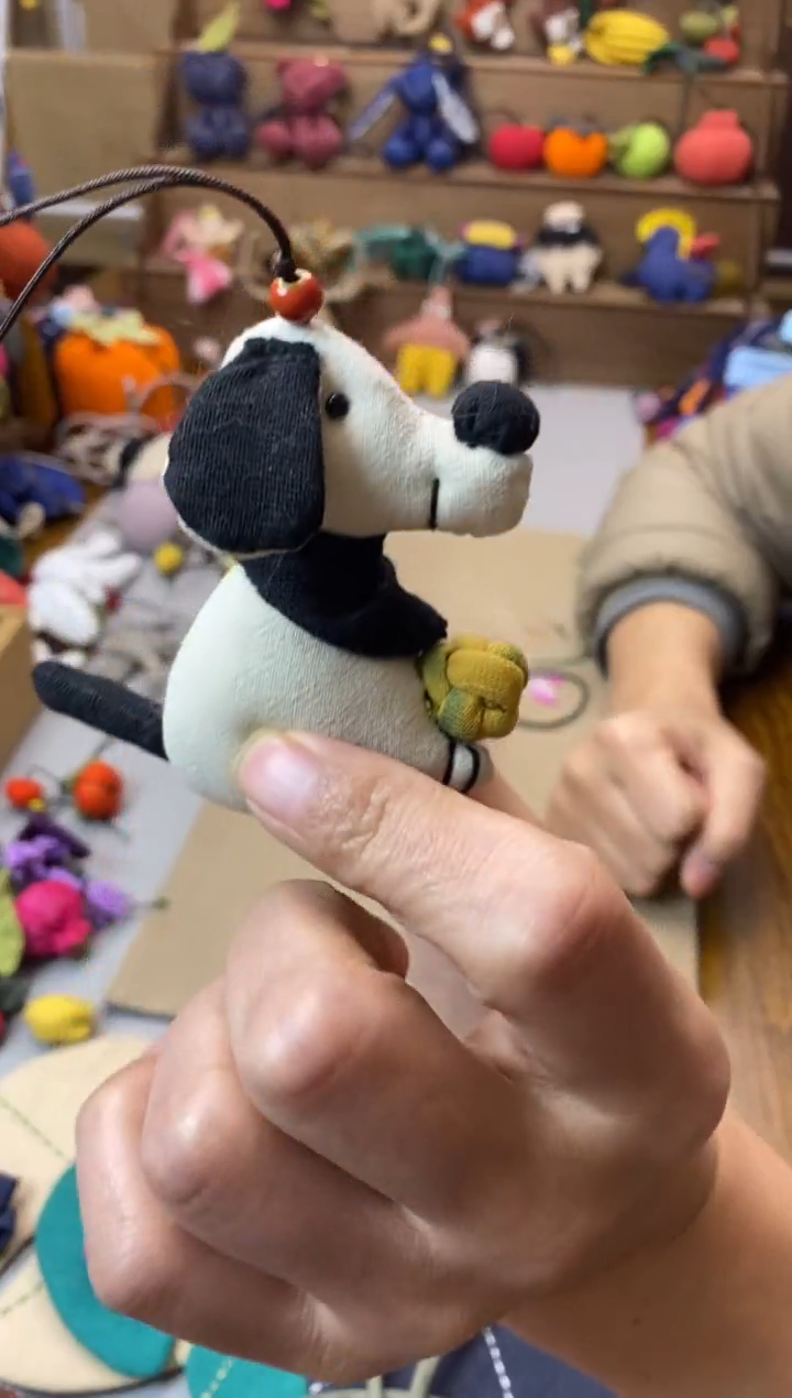 布艺黑尾小狗（黄球）