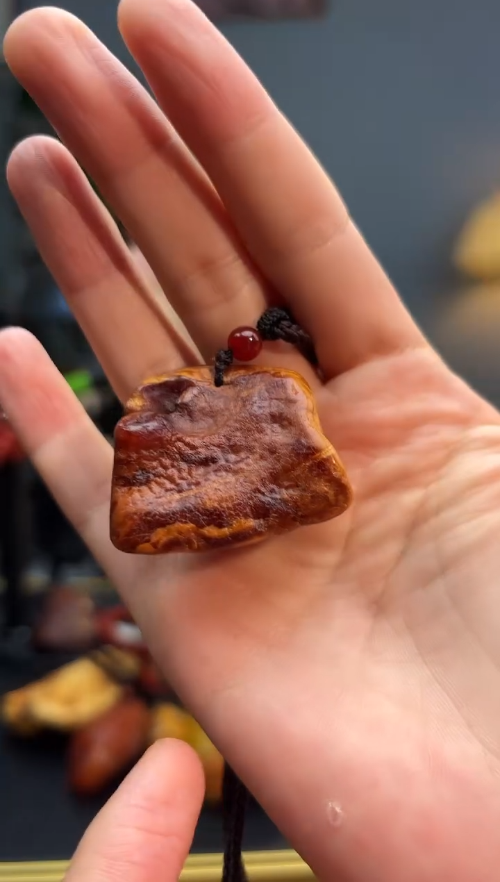 琥珀颈饰未镶嵌吊坠