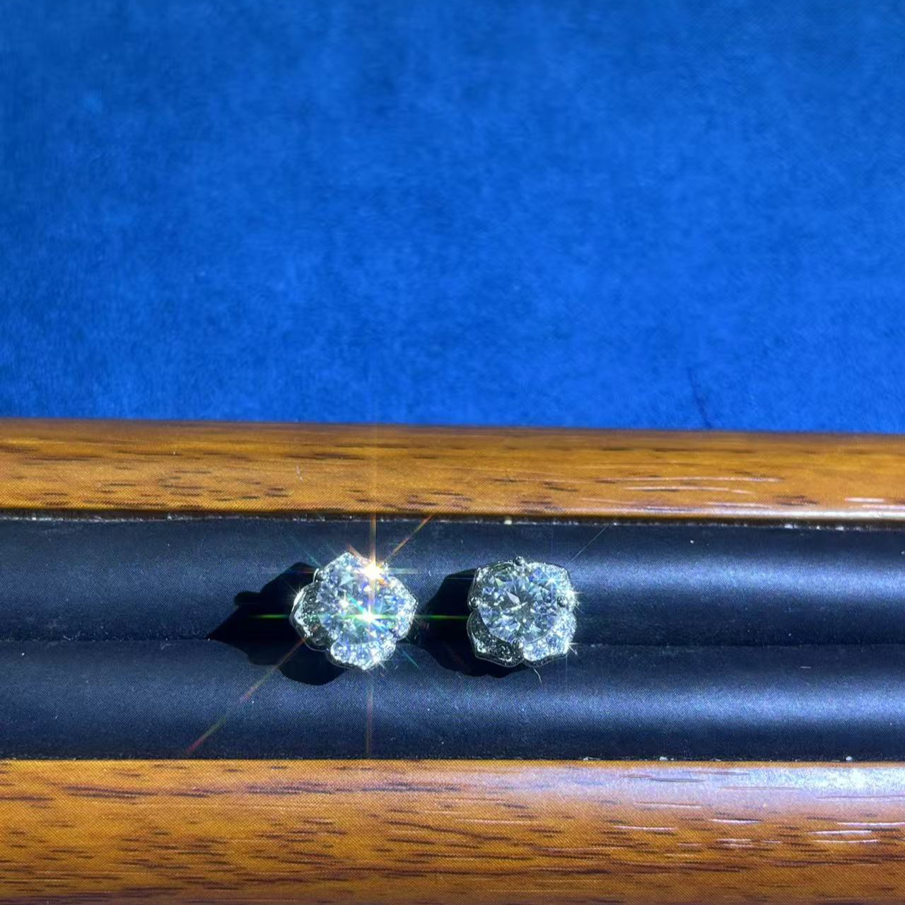 s10045白色四叶草耳钉多样性发货