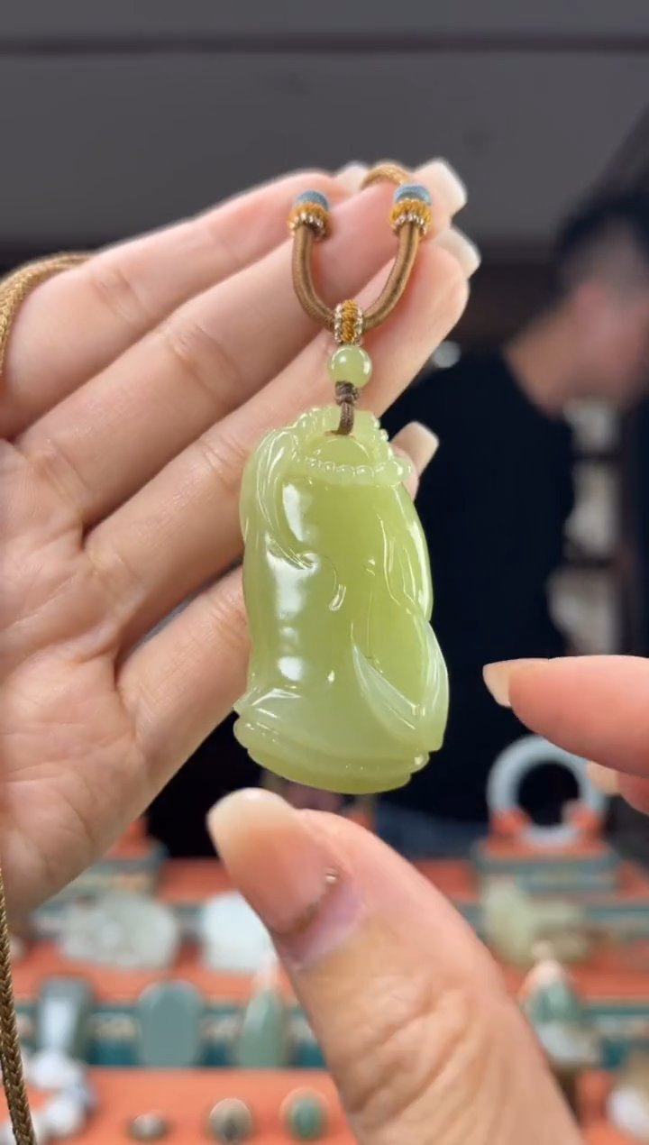 颈饰未镶嵌和田玉佩佩