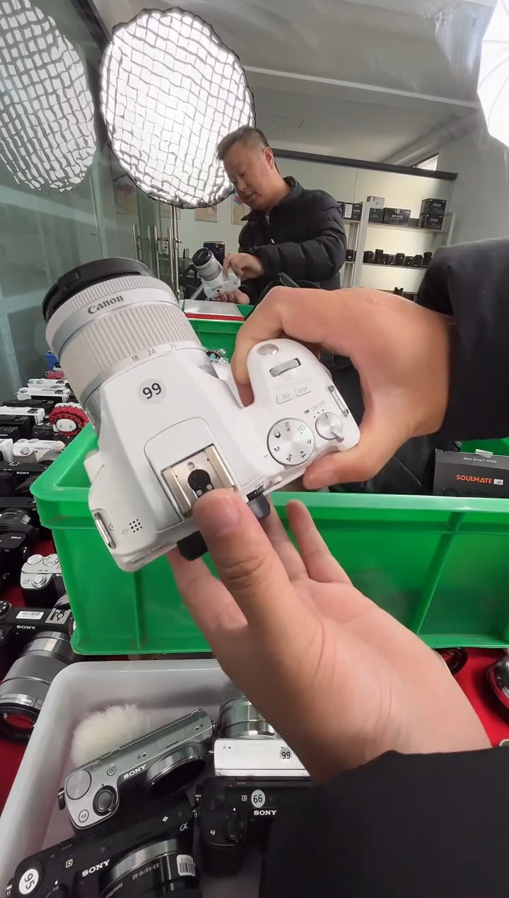 99新200d二代+18-55镜头