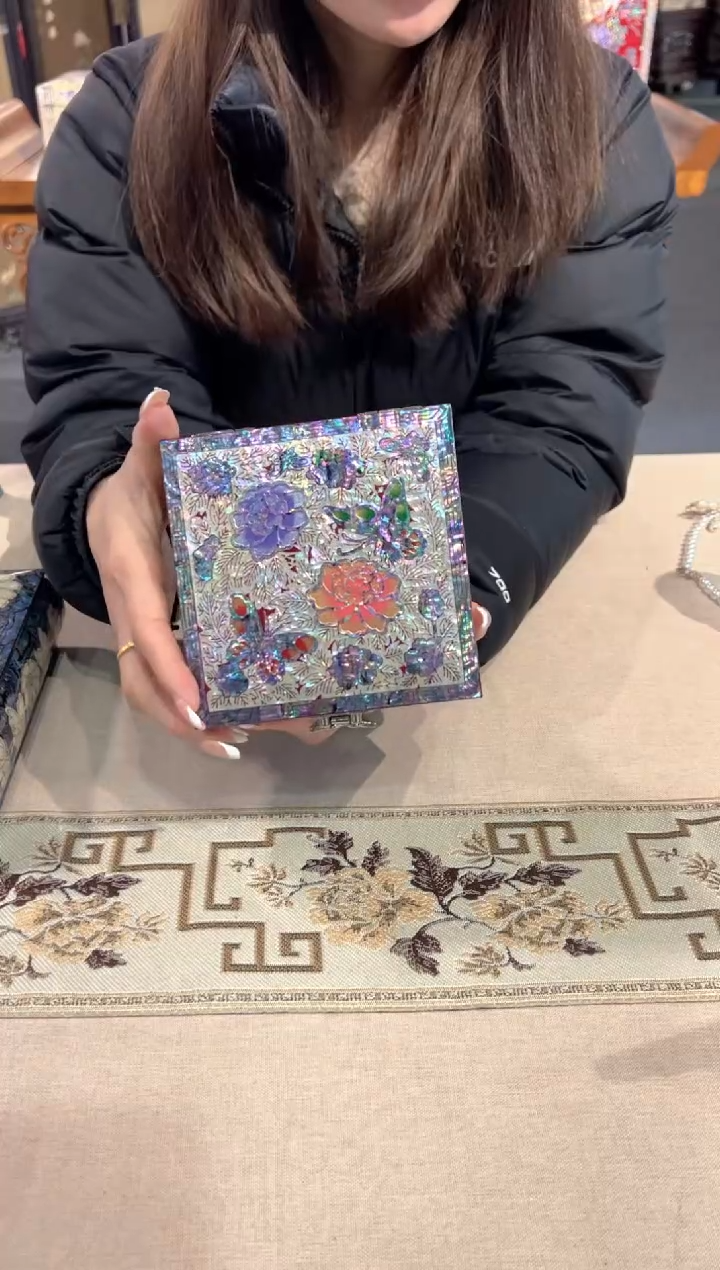 【闪购商品】蓝边红底弘贝雅螺钿漆器文化馆