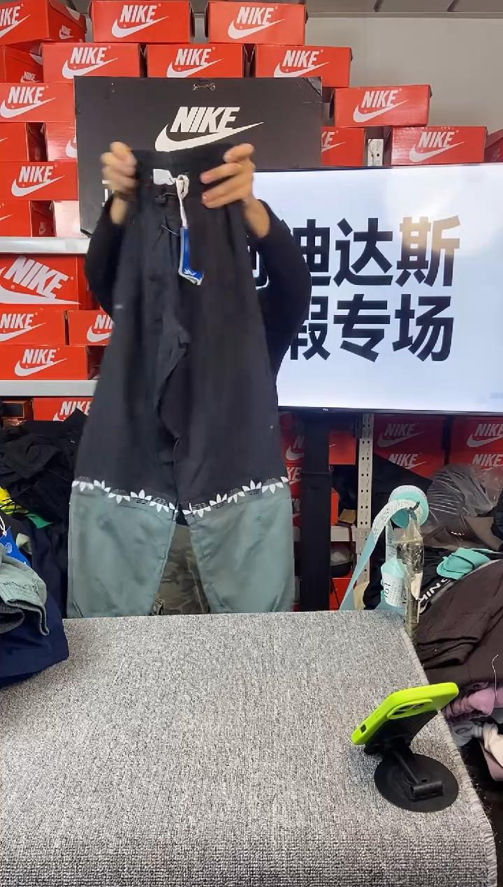 154编码 阿迪达斯 全新无暇 尺码155 直播间过款为准