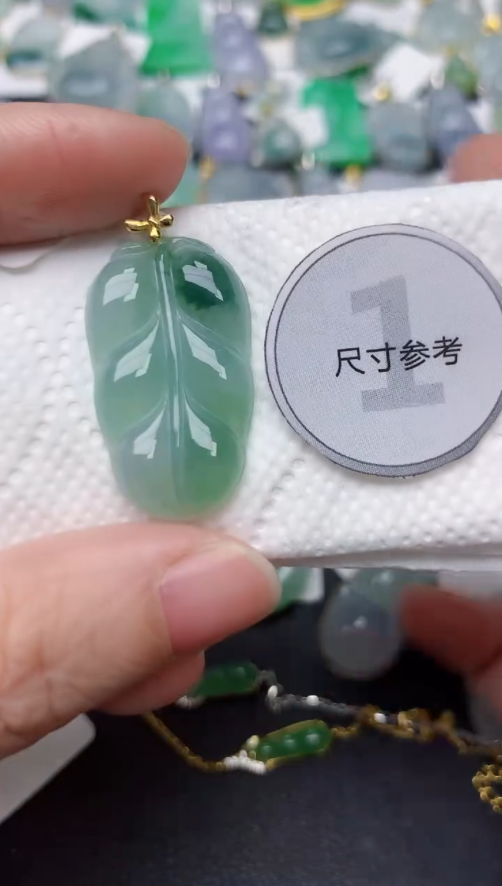 颈饰18K金镶嵌翡翠天然翡翠A货