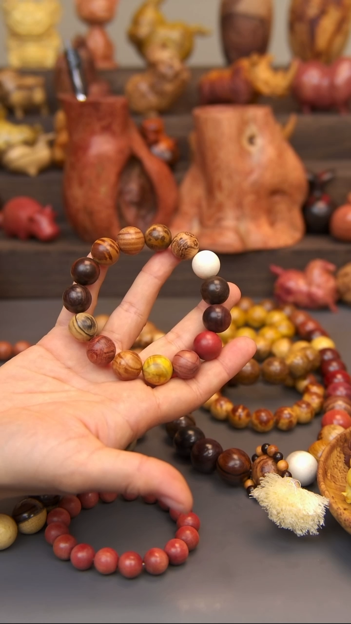 交趾黄檀（大红酸枝）曲****雨多宝1.5一串