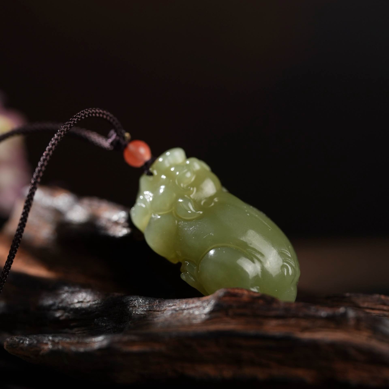 【鑫浩珠宝】新疆和田玉沙枣青貔貅吊坠多样性发一件