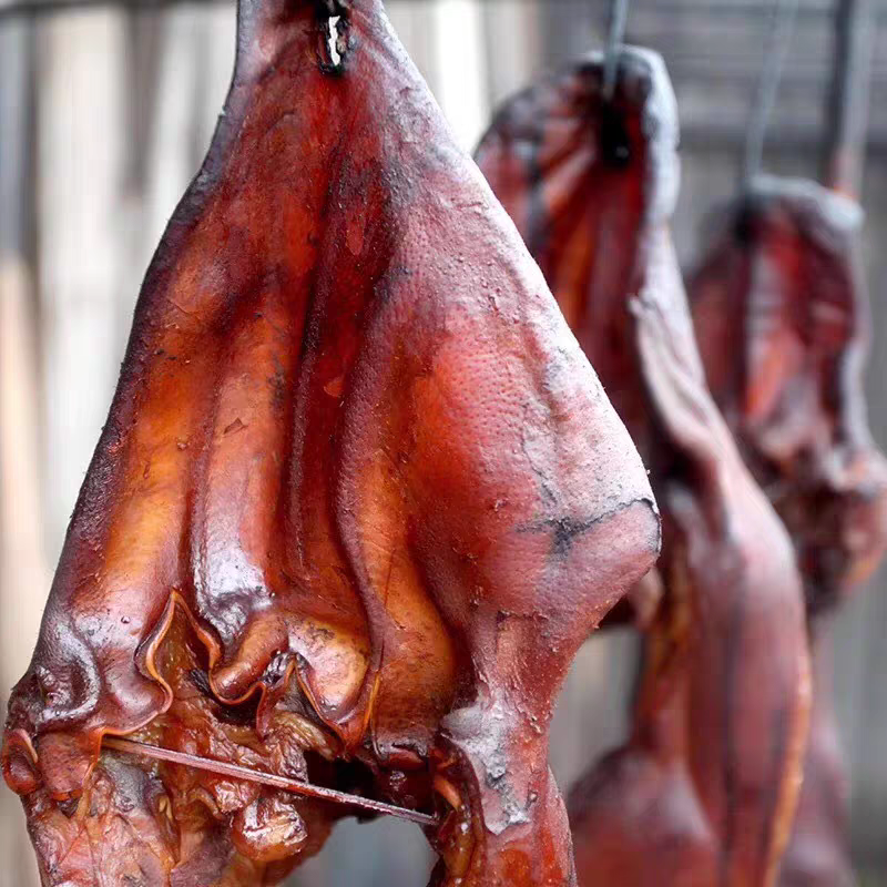 四川农家烟熏腊猪耳