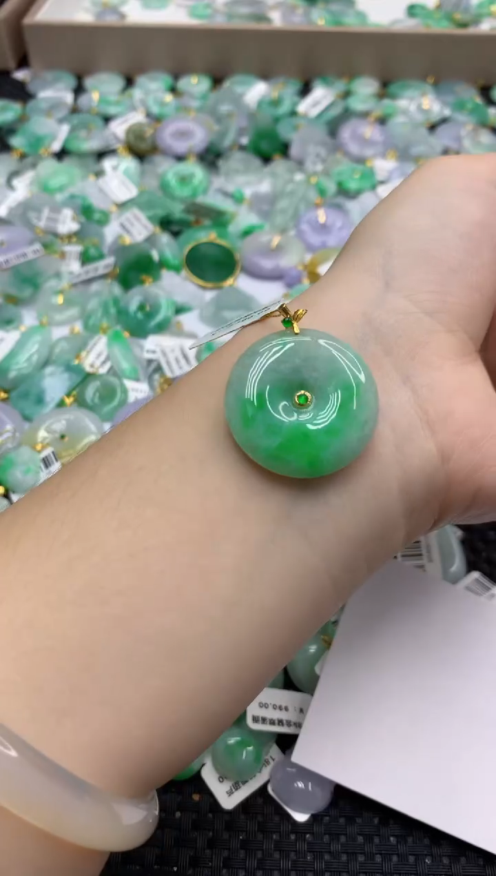 翡翠18K金镶嵌颈饰天然缅甸翡翠A货