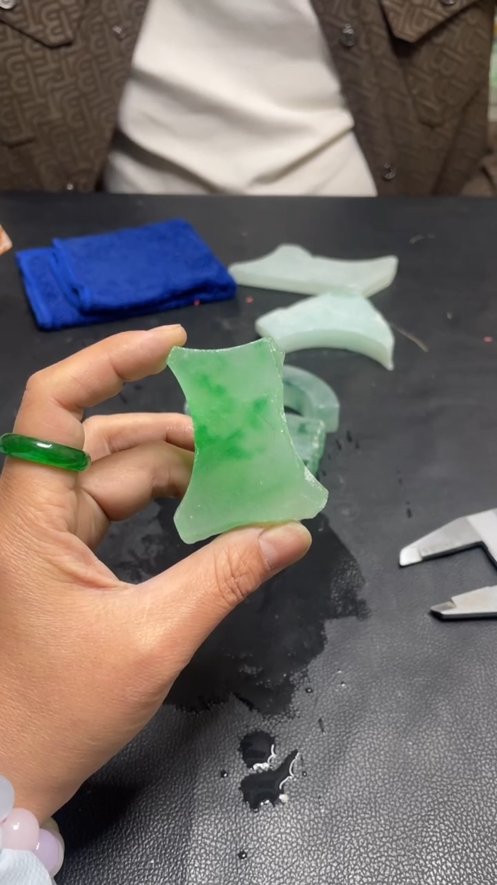 玉冰飘花边角毛胚