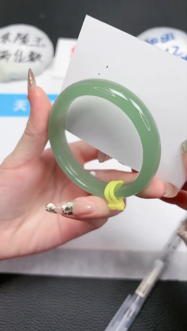 【闪购商品】石英质玉手镯未镶嵌93-55