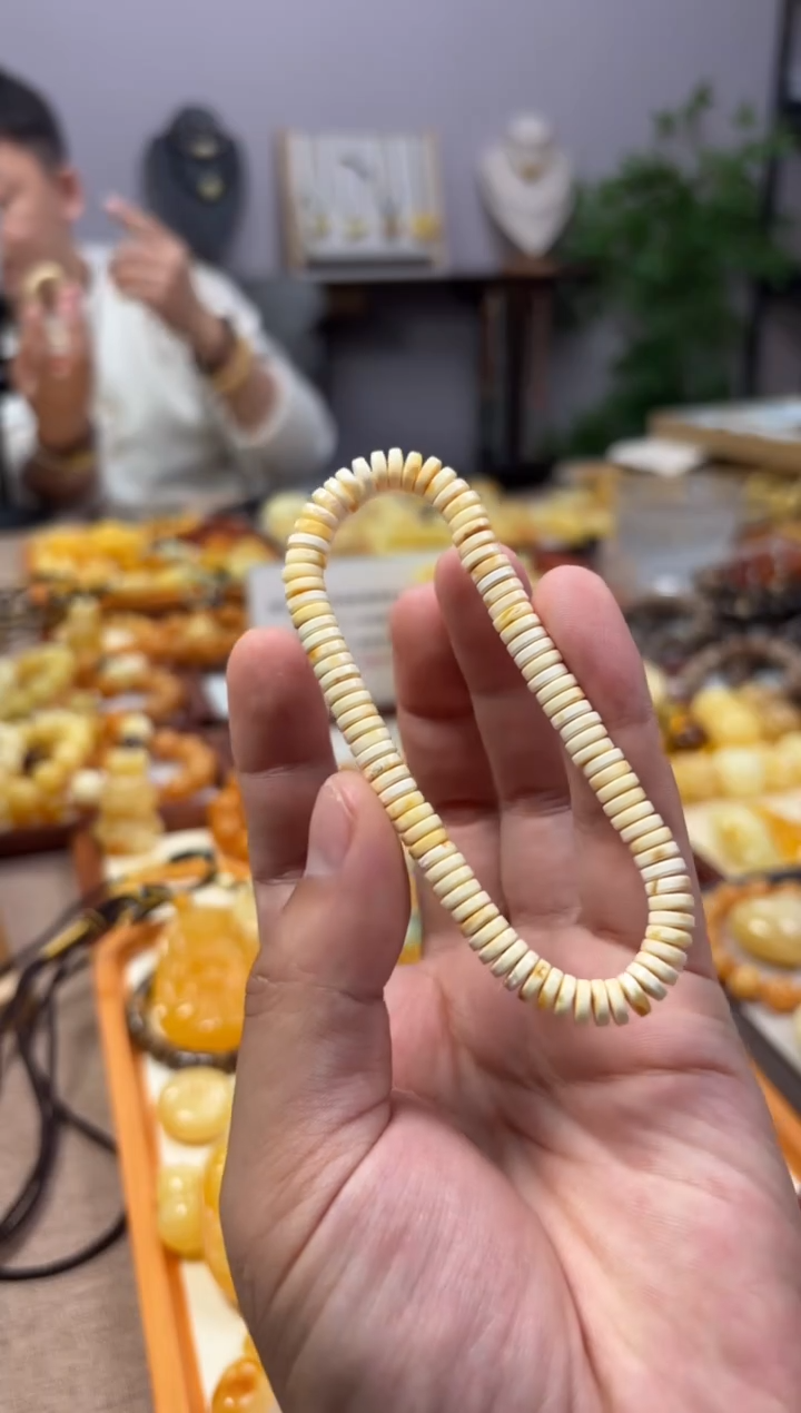 【闪购商品】蜜蜡裸石未镶嵌手串