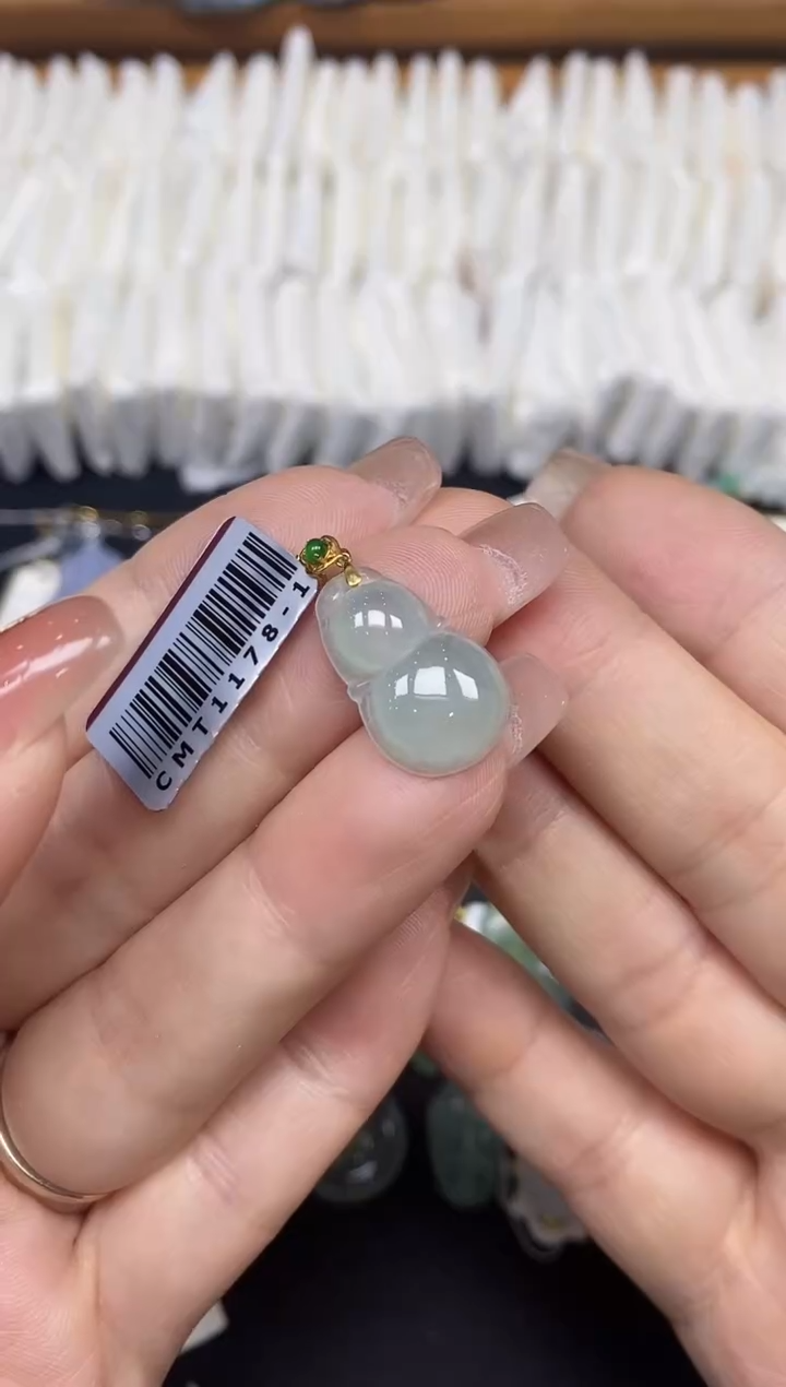 吊坠(不含链)18K金镶嵌翡翠葫芦18K金扣镶嵌@@CMT1178-1