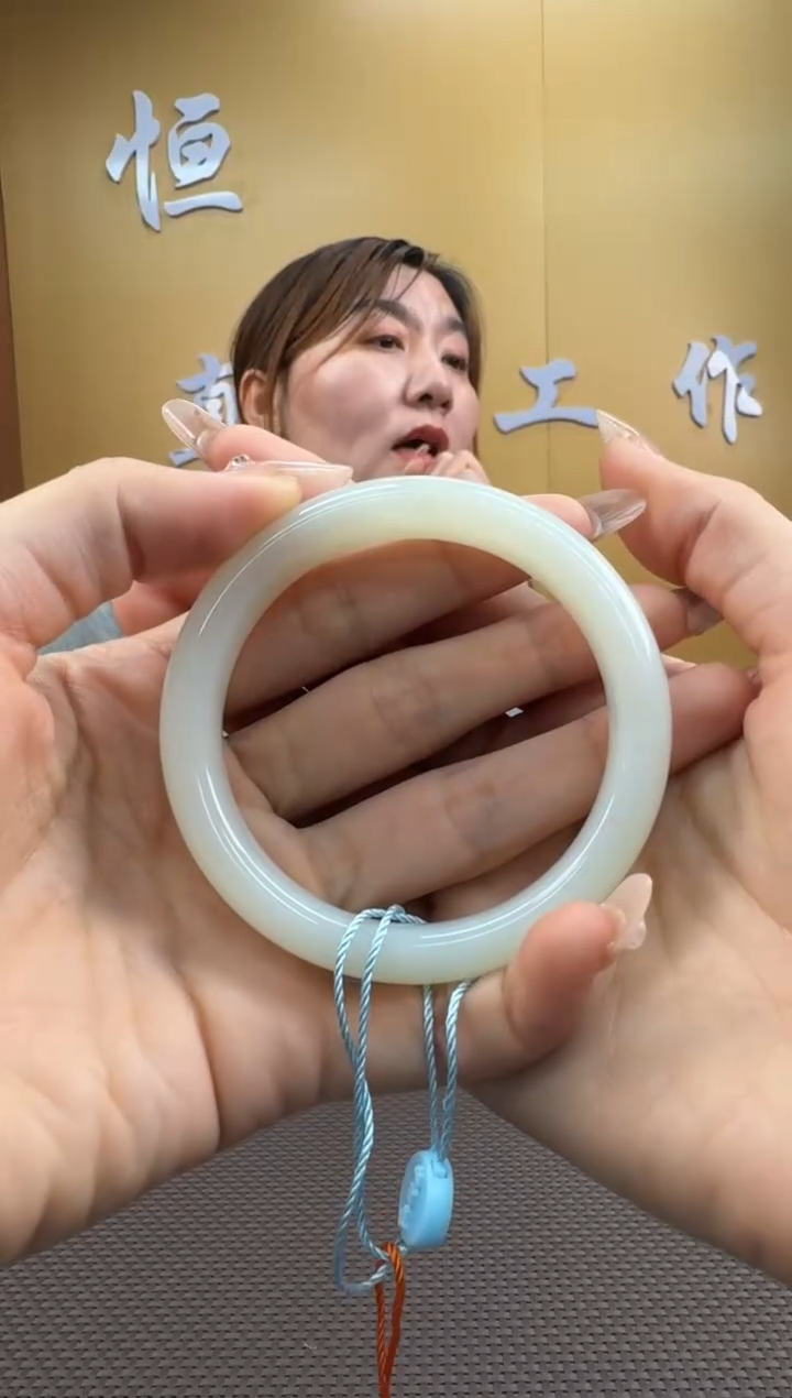 【闪购商品】和田玉手镯未镶嵌56