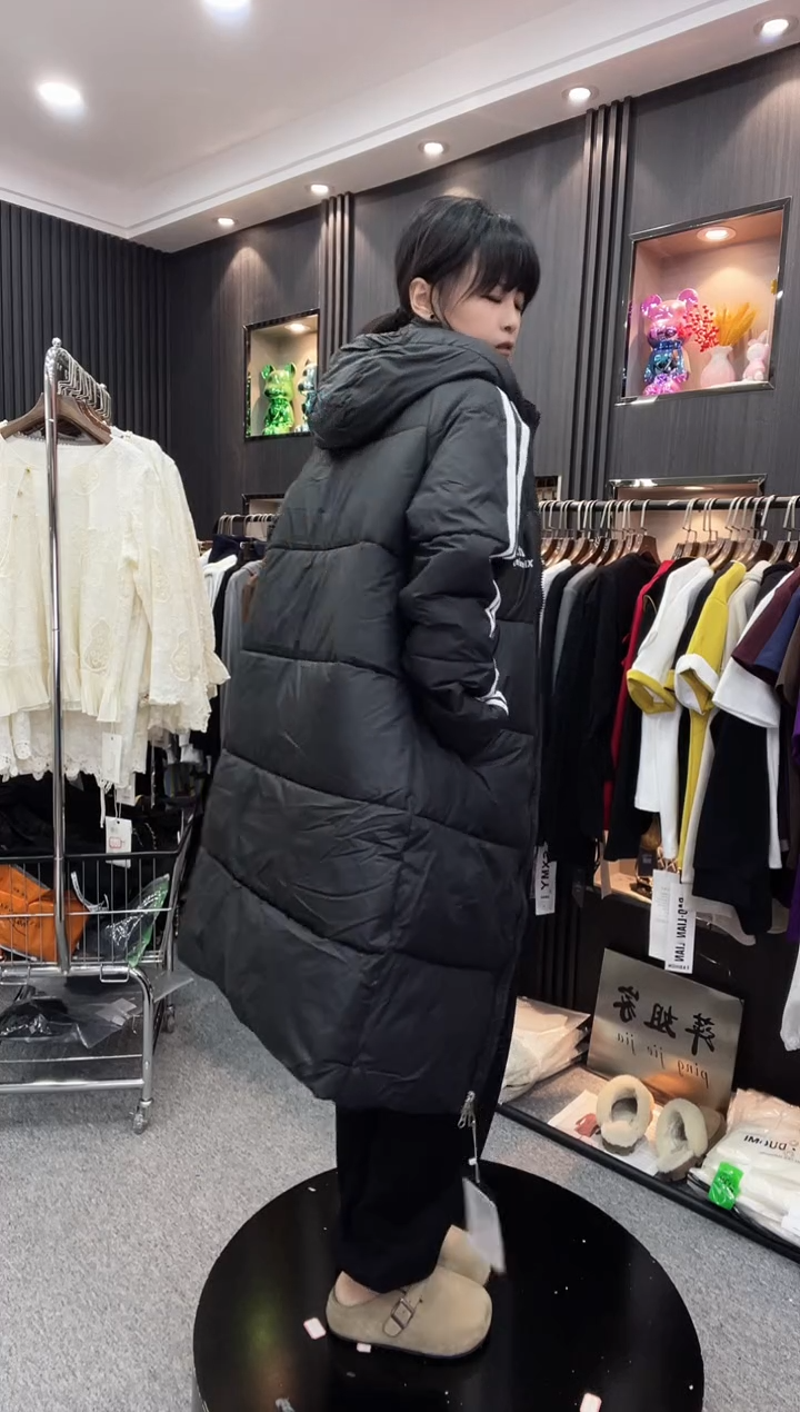 2310黑色长款棉服---