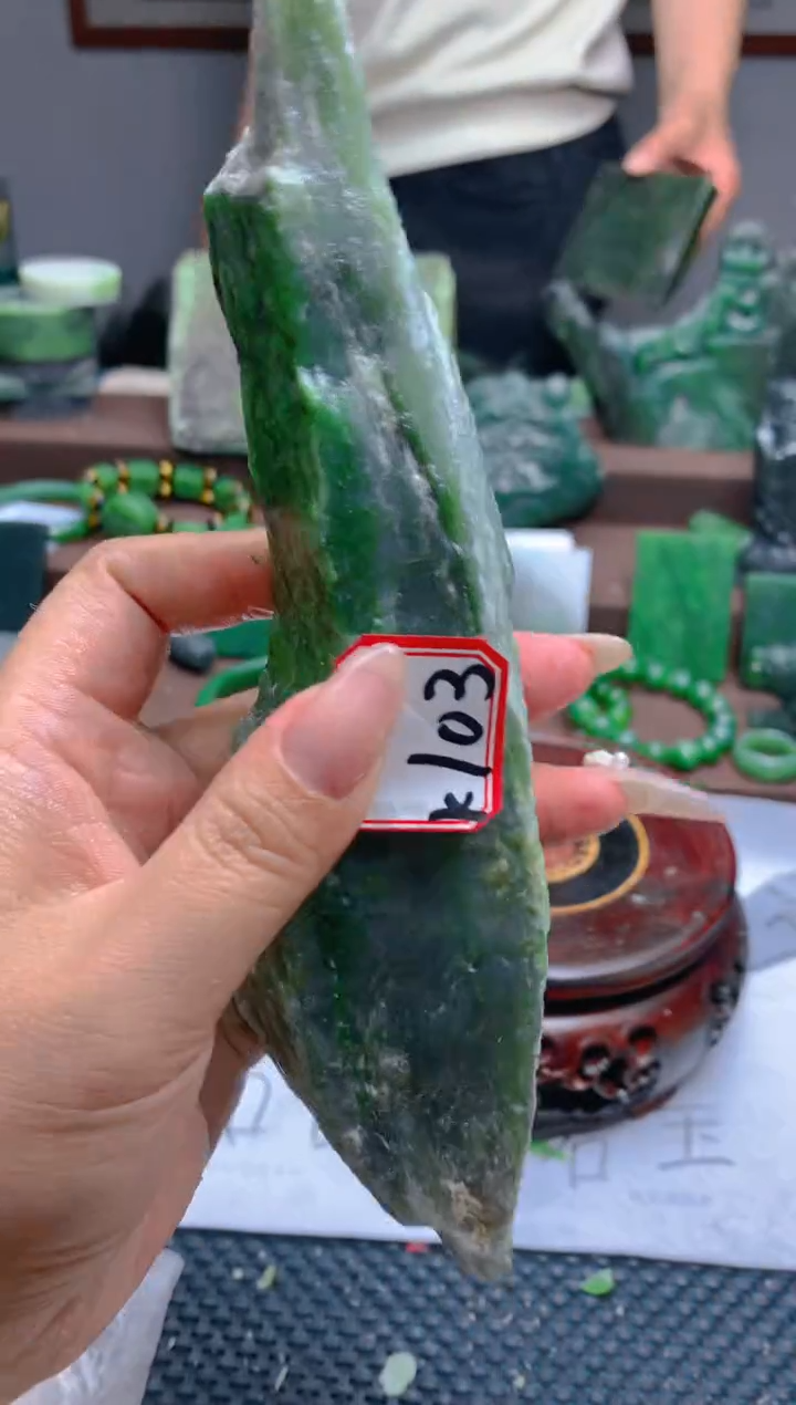 和田玉（碧玉）未镶嵌珠宝半成品103