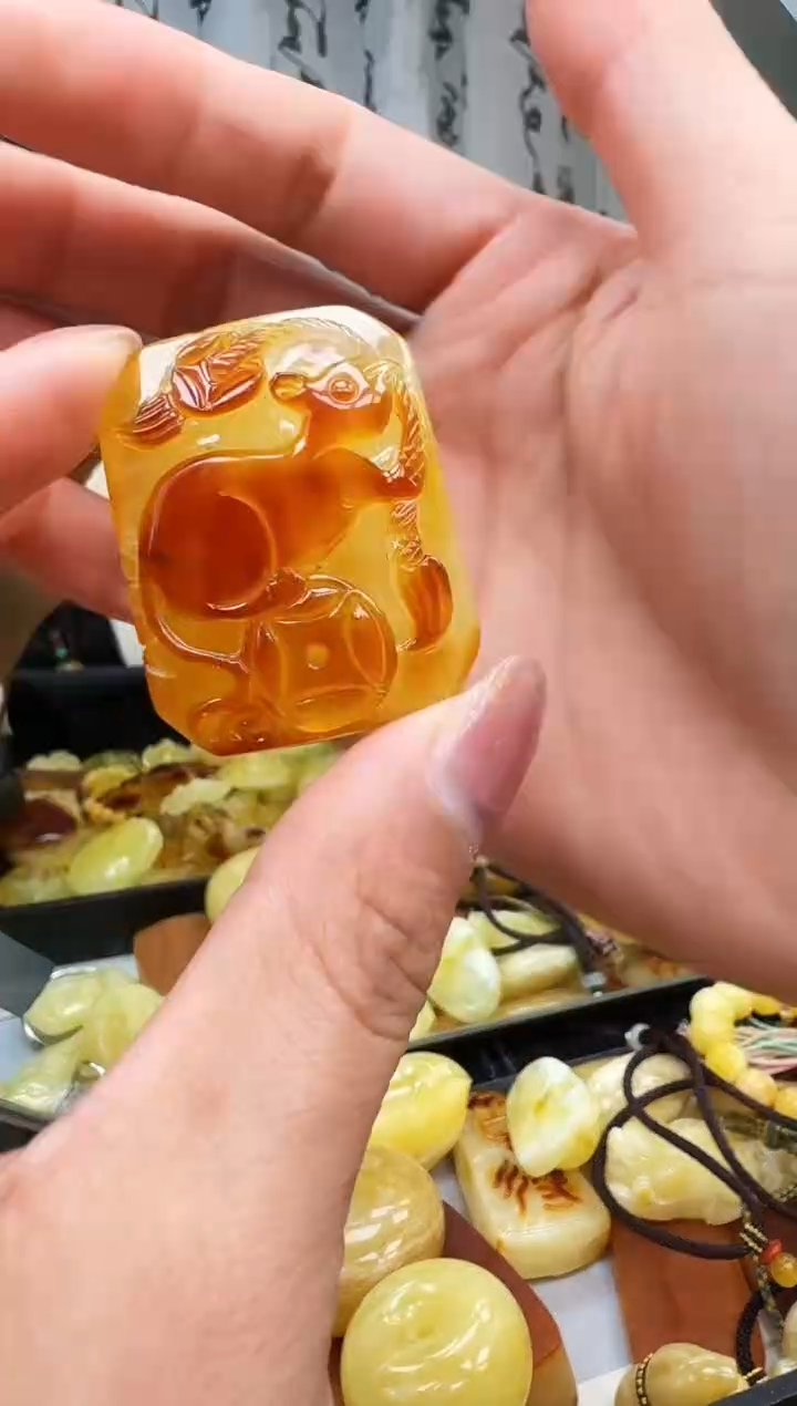 【闪购商品】琥珀裸石未镶嵌挂坠