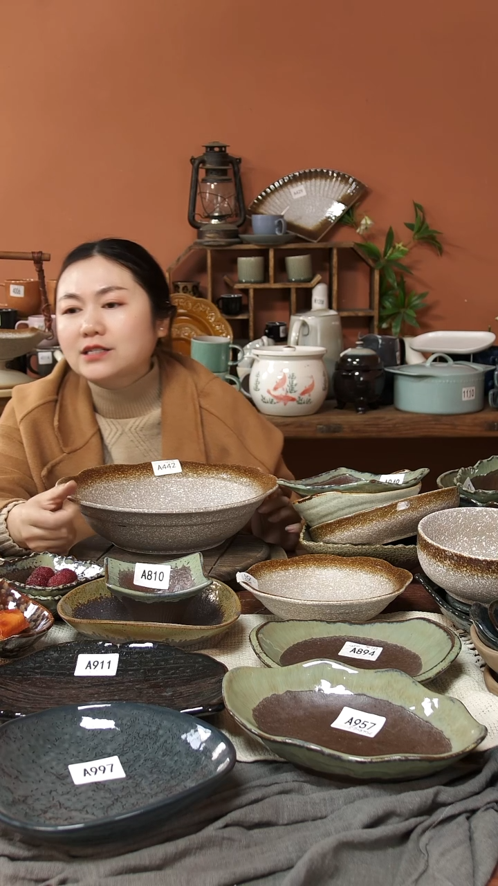 陶瓷A442 一只陶瓷粗陶花边大盆可能微瑕30*8