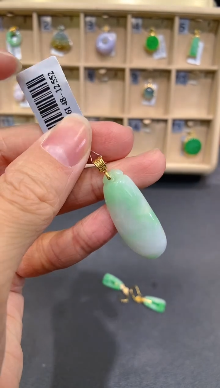 【闪购商品】翡翠吊坠(不含链)18K金镶嵌福瓜