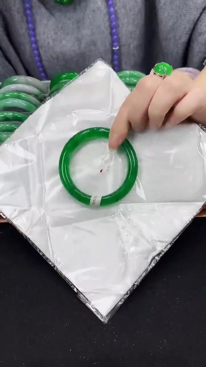 【闪购商品】砖雕s73 正阳绿圆条手镯 圈口53-60