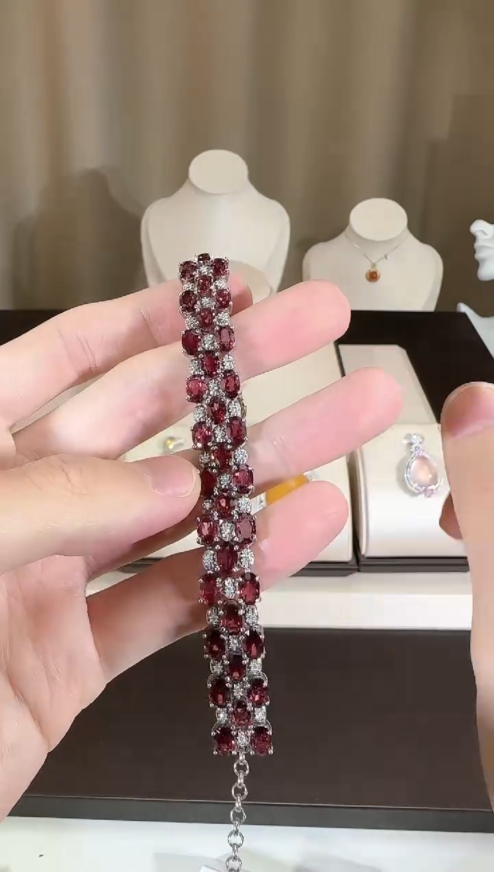 【闪购商品】石榴石手链银S925镶嵌4*6mm