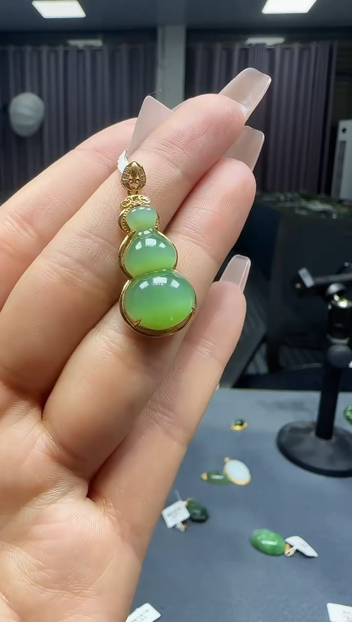 【闪购商品】和田玉挂件18K金镶嵌1