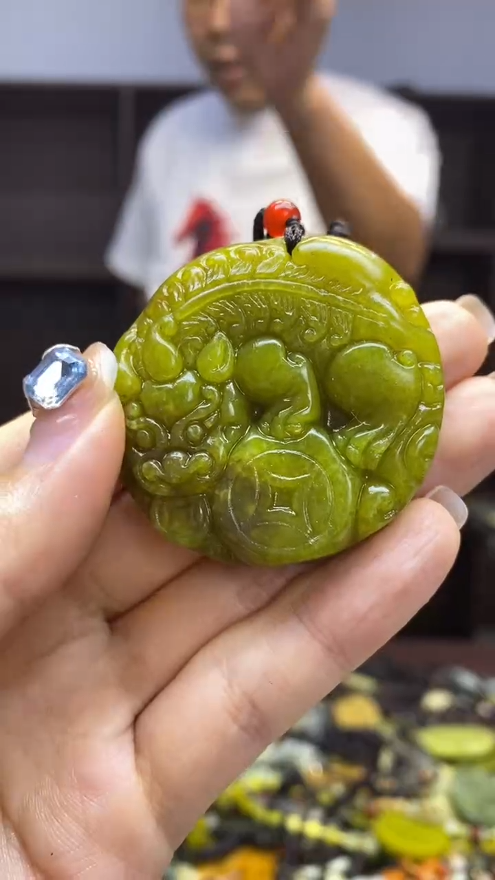 未镶嵌岫玉挂件  